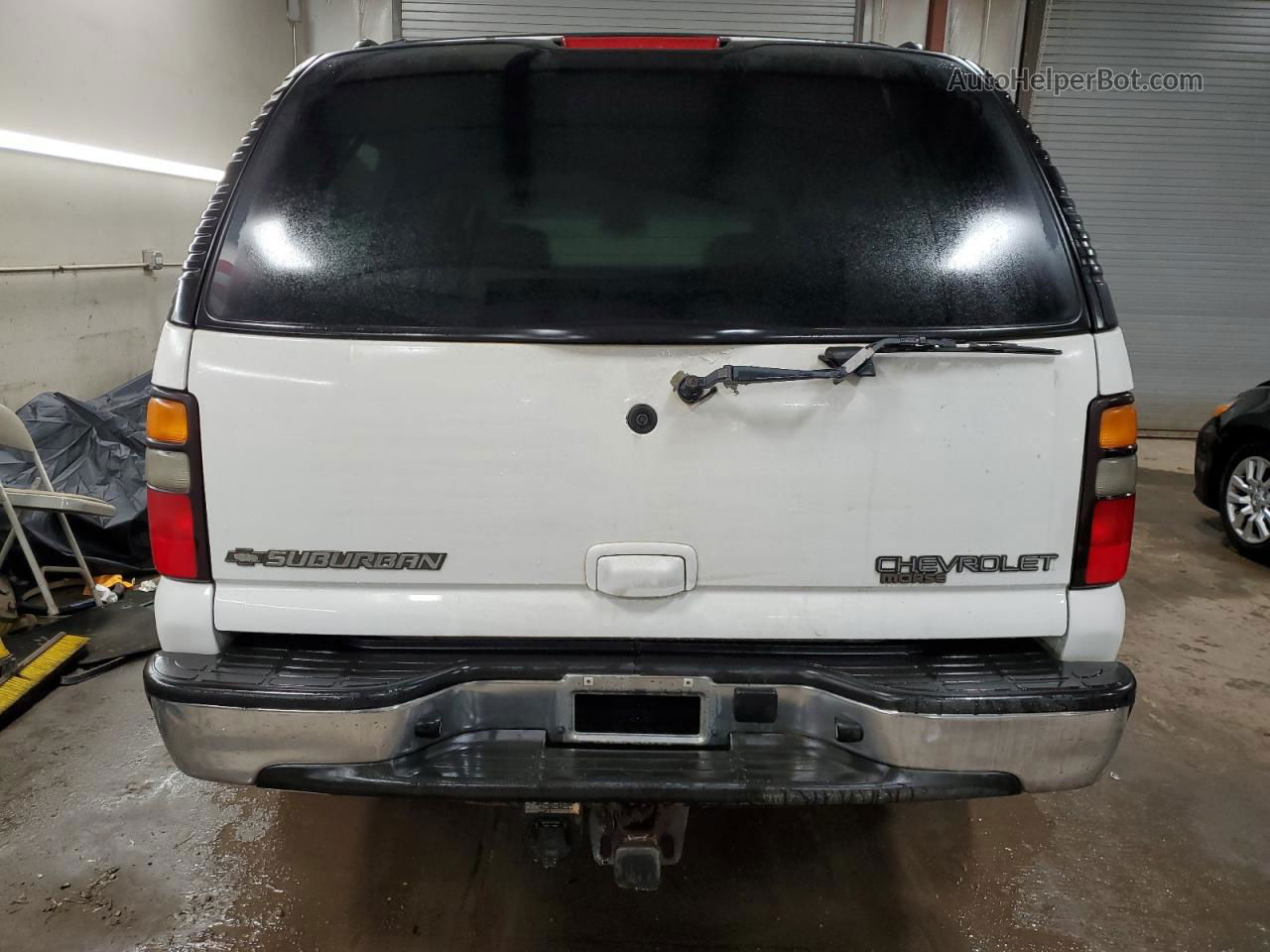 2005 Chevrolet Suburban K1500 White vin: 3GNFK16Z05G131102