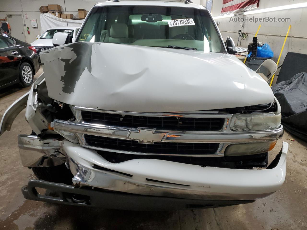 2005 Chevrolet Suburban K1500 White vin: 3GNFK16Z05G131102