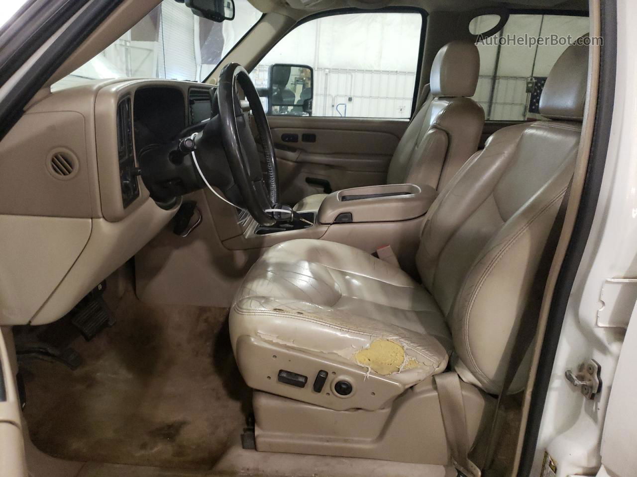 2005 Chevrolet Suburban K1500 White vin: 3GNFK16Z65G164895