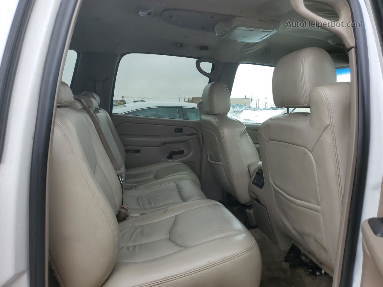 2005 Chevrolet Suburban K1500 White vin: 3GNFK16Z95G263937