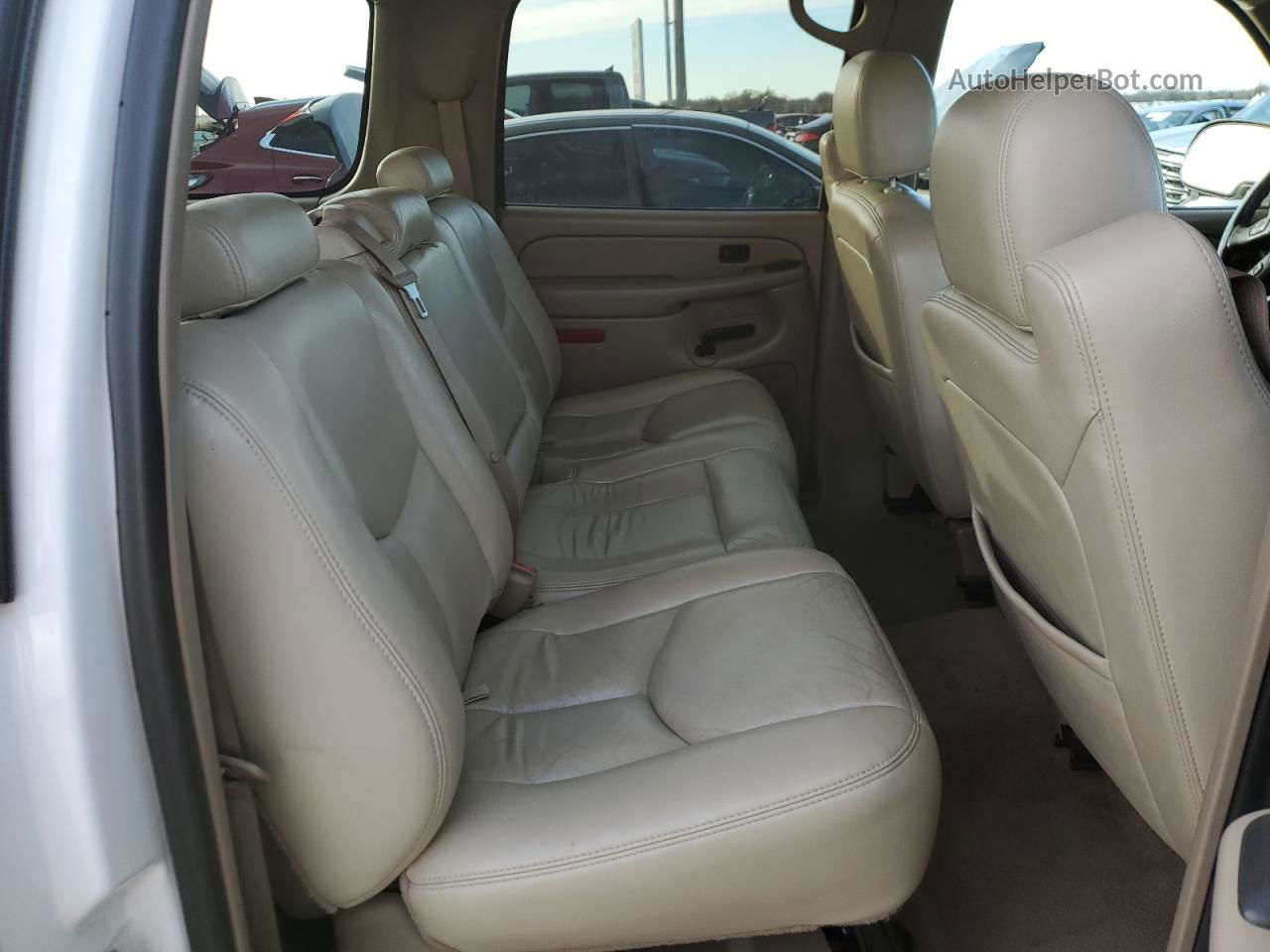 2005 Chevrolet Suburban K1500 White vin: 3GNFK16ZX5G211068