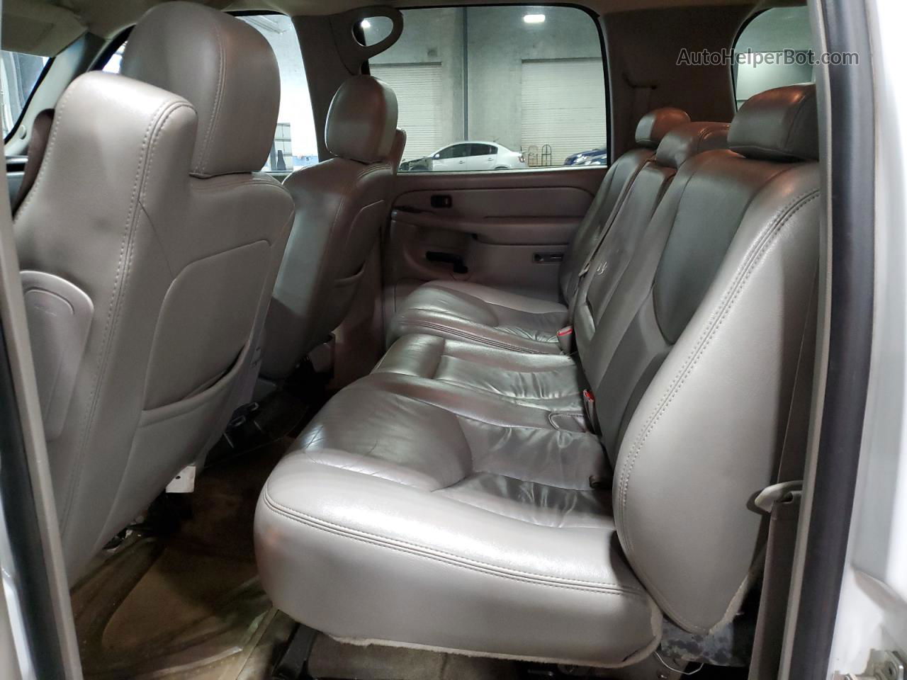 2005 Chevrolet Suburban K1500 Белый vin: 3GNFK16ZX5G223978