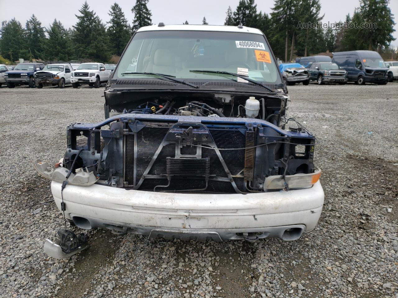 2005 Chevrolet Suburban K1500 White vin: 3GNFK16ZX5G279337