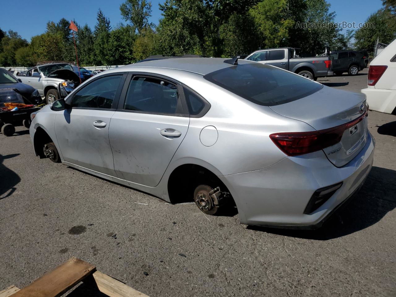 2020 Kia Forte Fe Silver vin: 3KPF24AD1LE142219