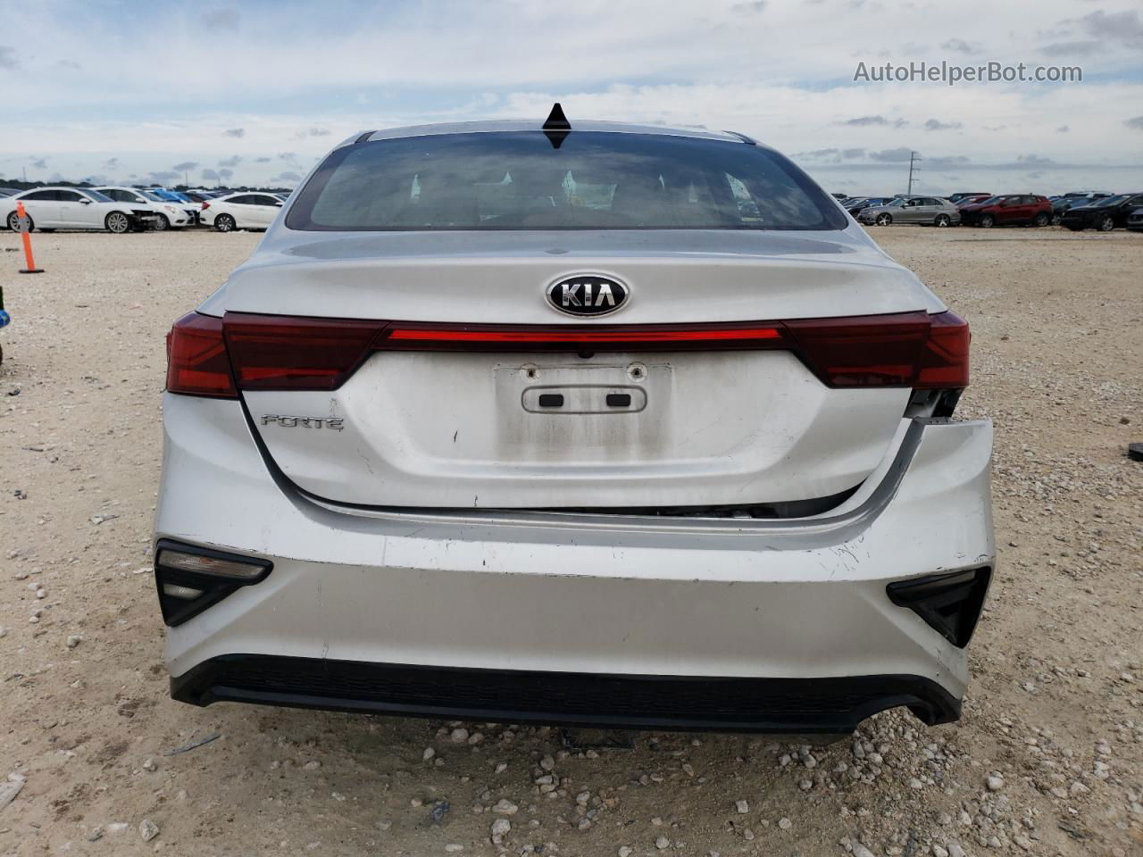 2020 Kia Forte Fe Silver vin: 3KPF24ADXLE190995