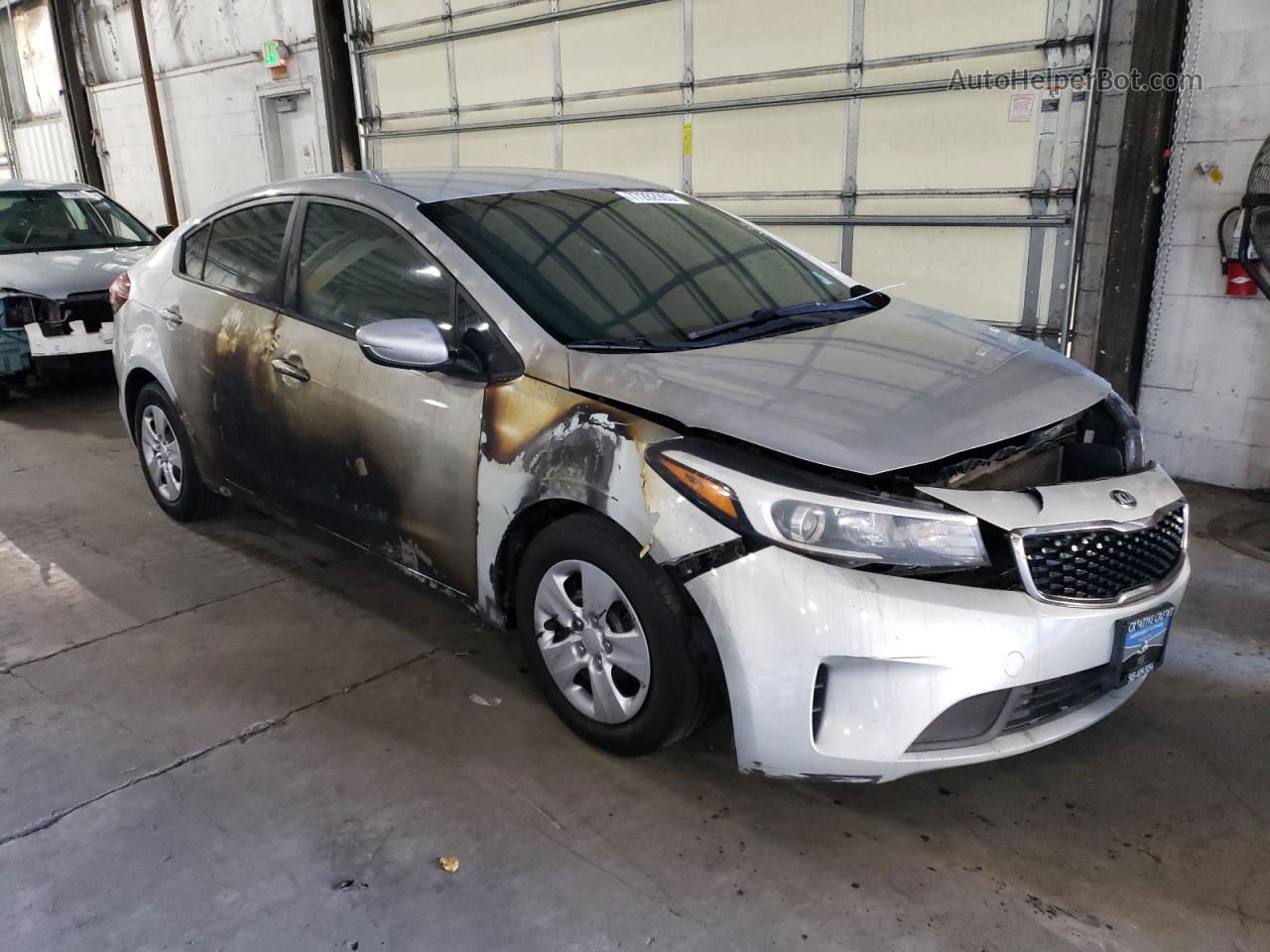 2017 Kia Forte Lx Silver vin: 3KPFK4A70HE039231