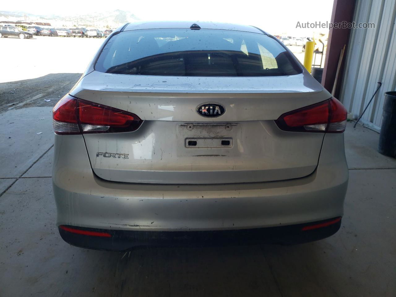 2017 Kia Forte Lx Silver vin: 3KPFK4A70HE119175