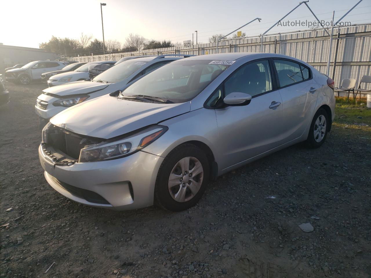 2018 Kia Forte Lx Silver vin: 3KPFK4A70JE270670