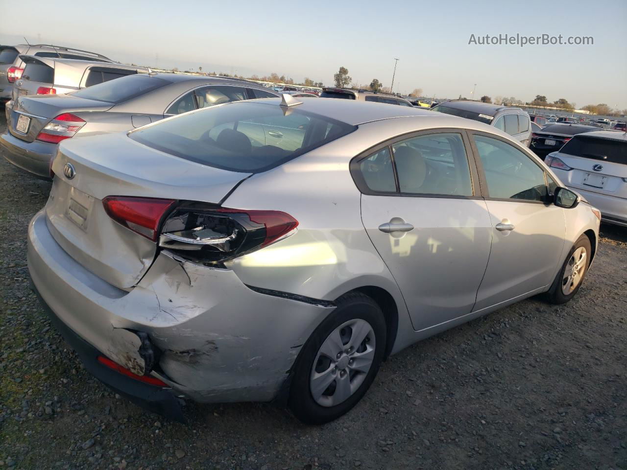 2018 Kia Forte Lx Silver vin: 3KPFK4A70JE270670