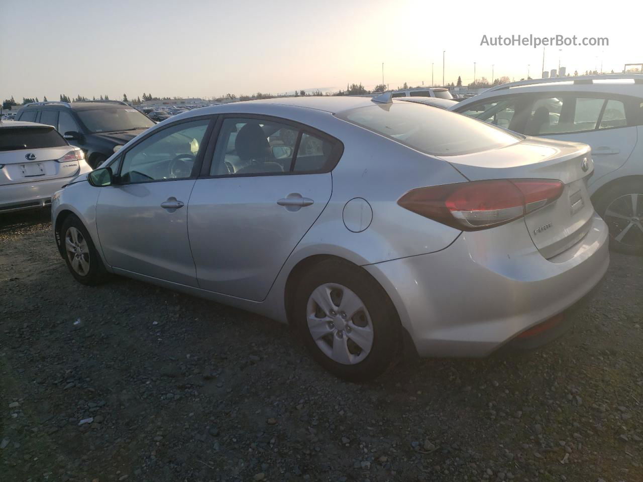 2018 Kia Forte Lx Silver vin: 3KPFK4A70JE270670