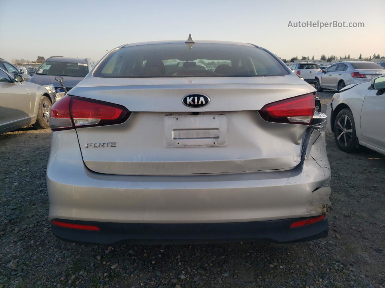 2018 Kia Forte Lx Silver vin: 3KPFK4A70JE270670