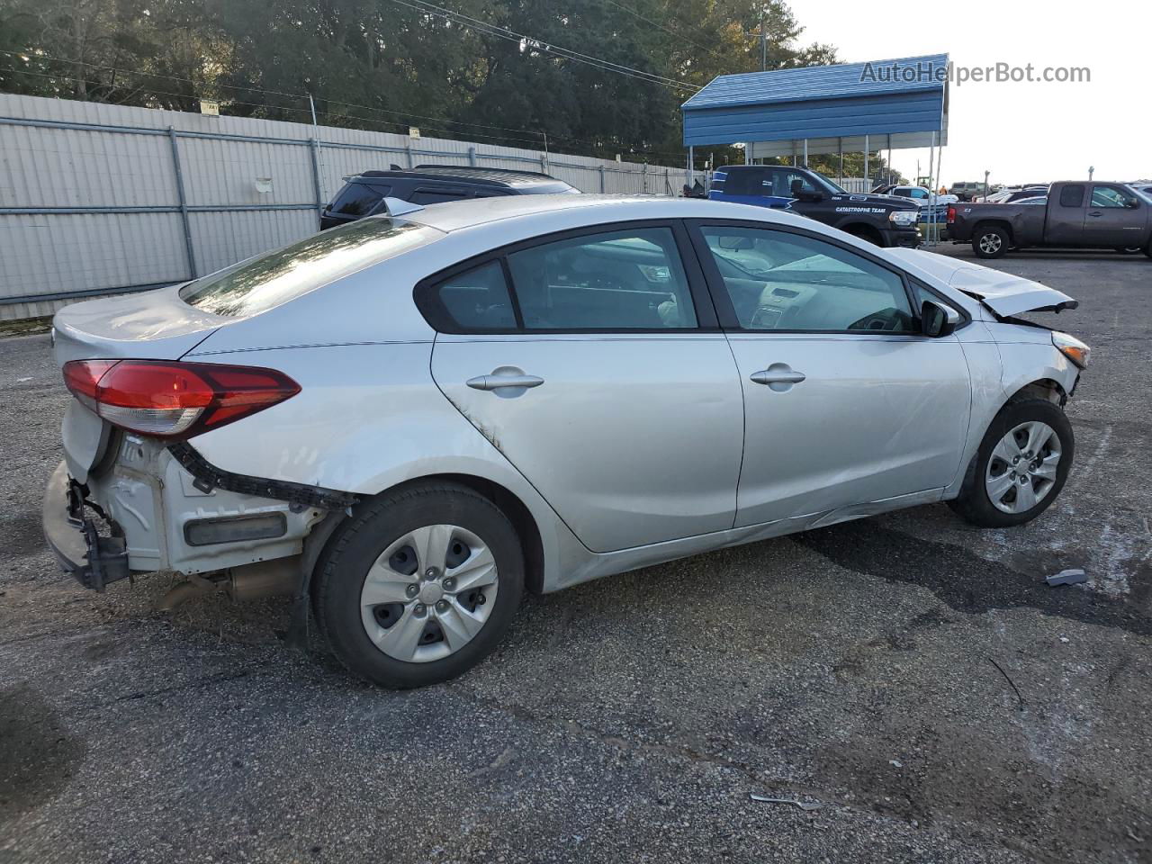 2017 Kia Forte Lx Silver vin: 3KPFK4A71HE138477