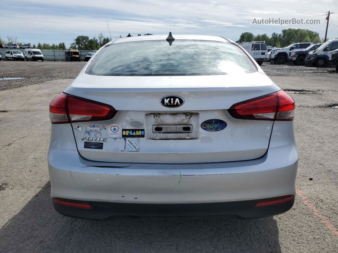 2017 Kia Forte Lx Silver vin: 3KPFK4A73HE118876