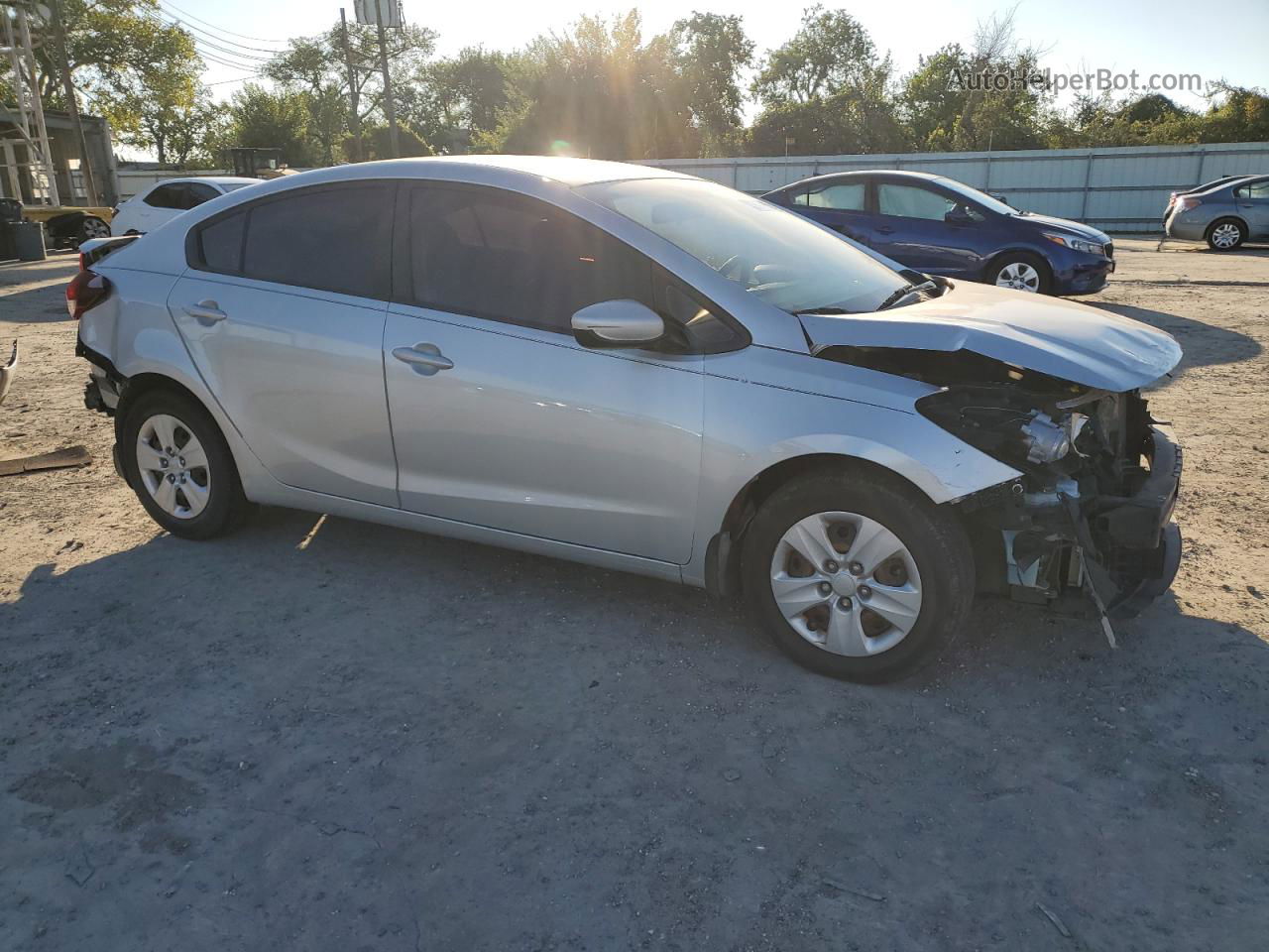 2018 Kia Forte Lx Silver vin: 3KPFK4A73JE198363