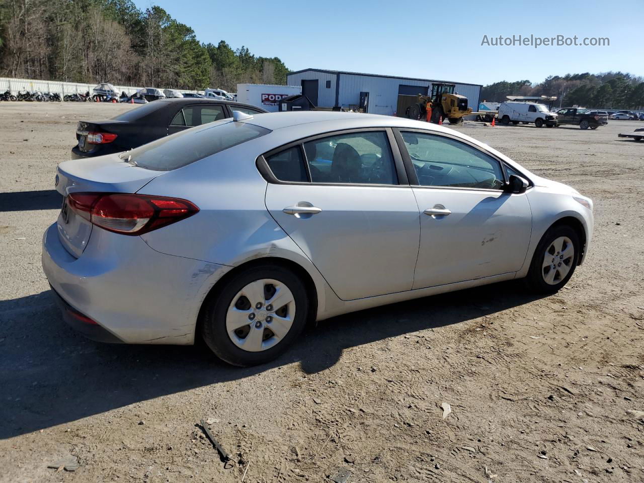 2017 Kia Forte Lx Серебряный vin: 3KPFK4A74HE053097