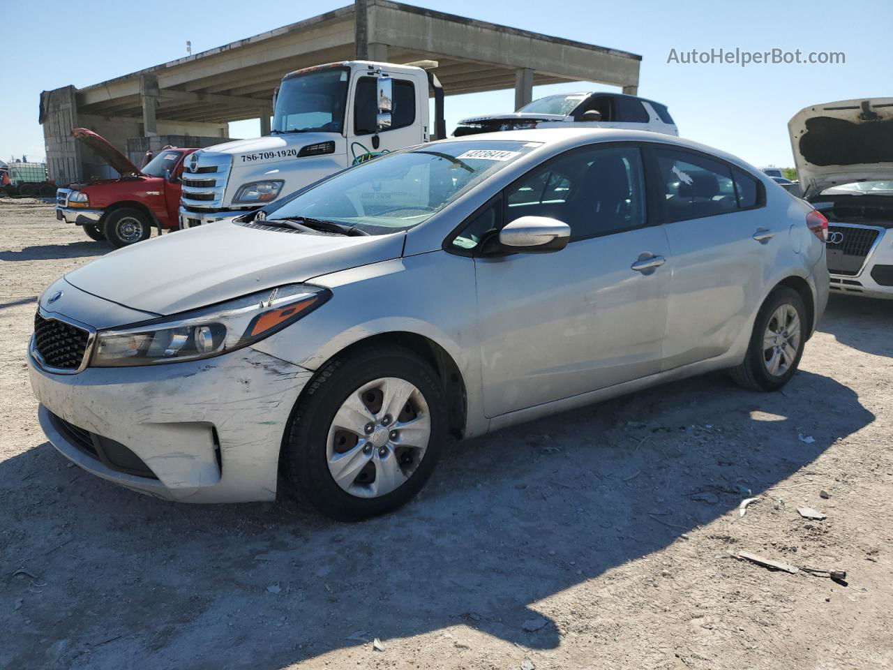 2017 Kia Forte Lx Silver vin: 3KPFK4A74HE119180