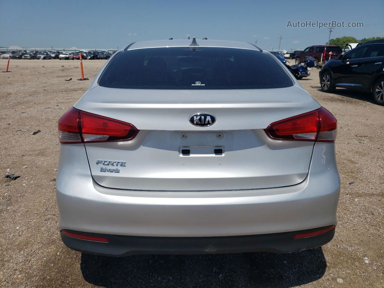 2018 Kia Forte Lx Серебряный vin: 3KPFK4A74JE181670