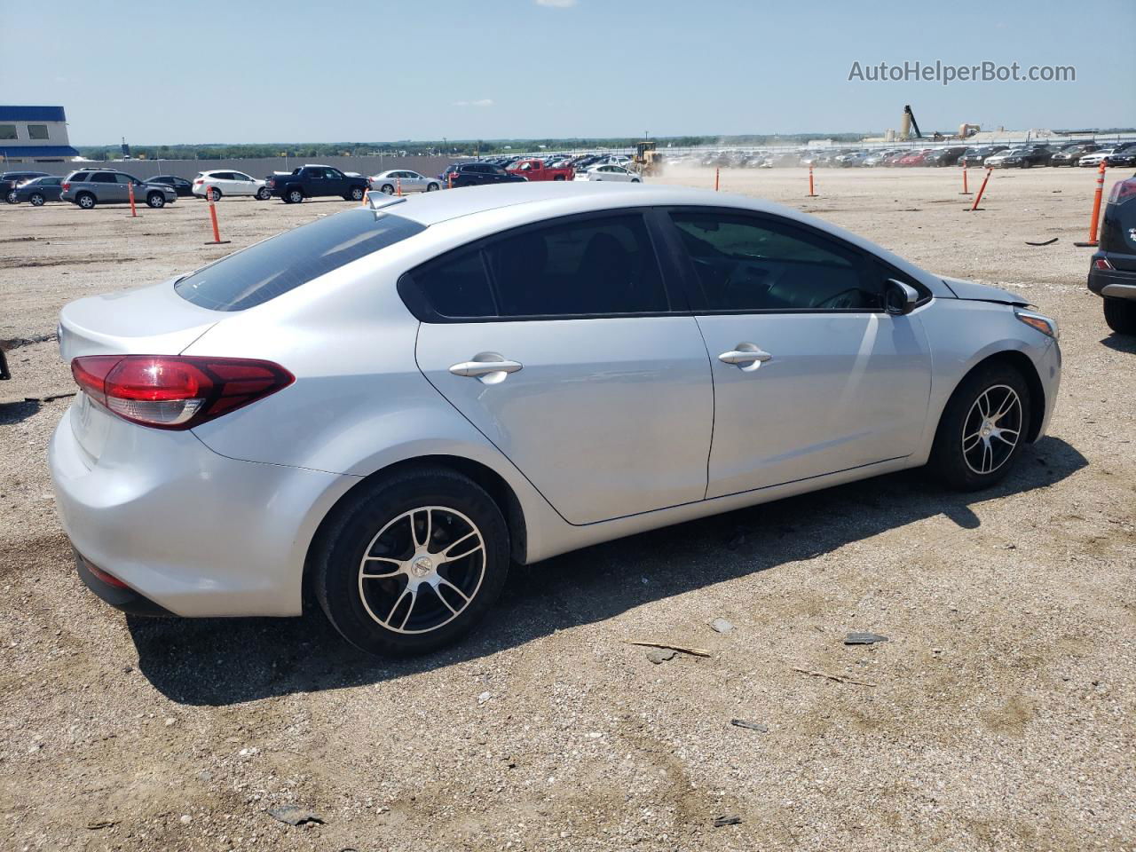 2018 Kia Forte Lx Silver vin: 3KPFK4A74JE181670