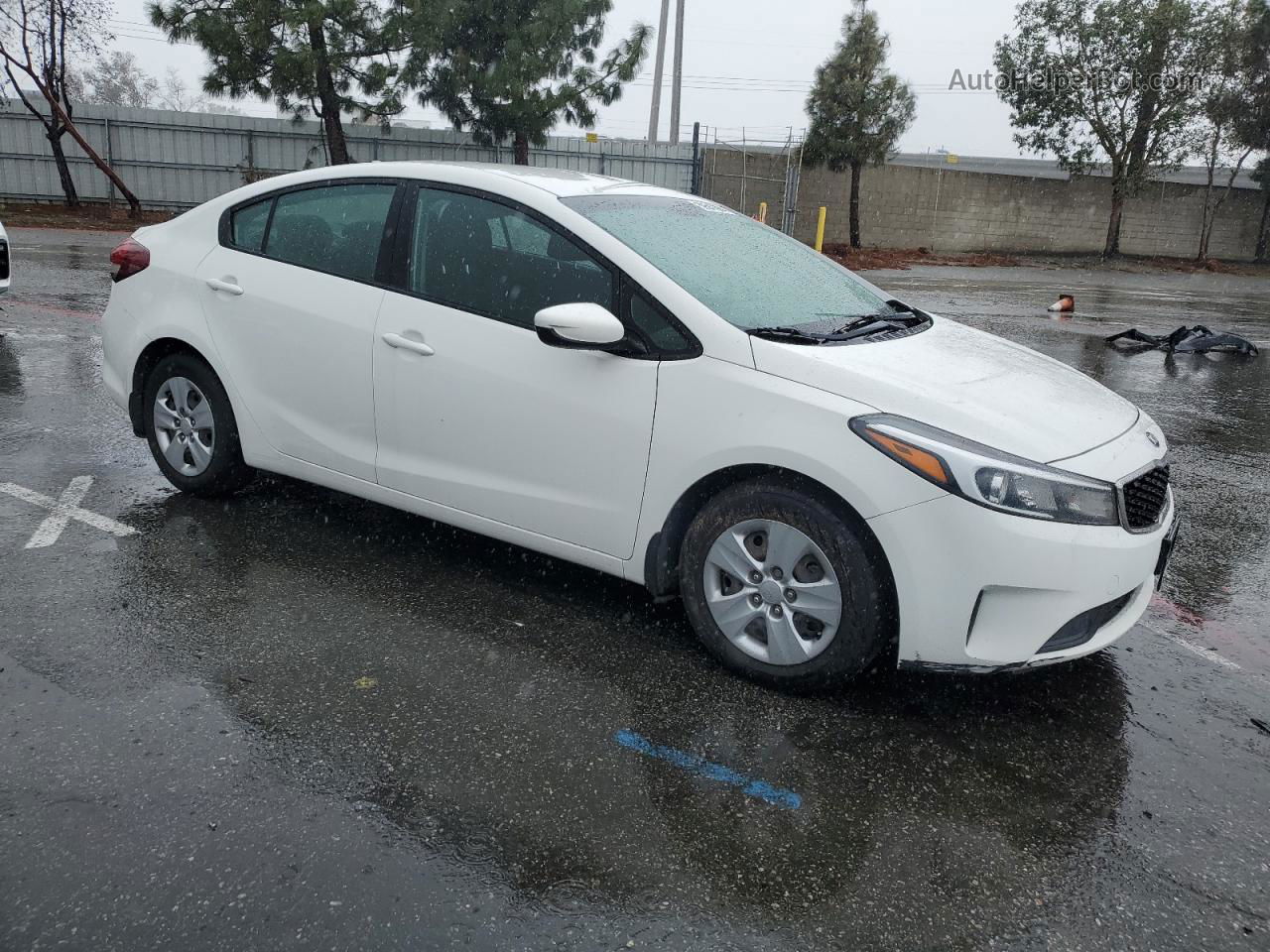 2018 Kia Forte Lx White vin: 3KPFK4A74JE257484