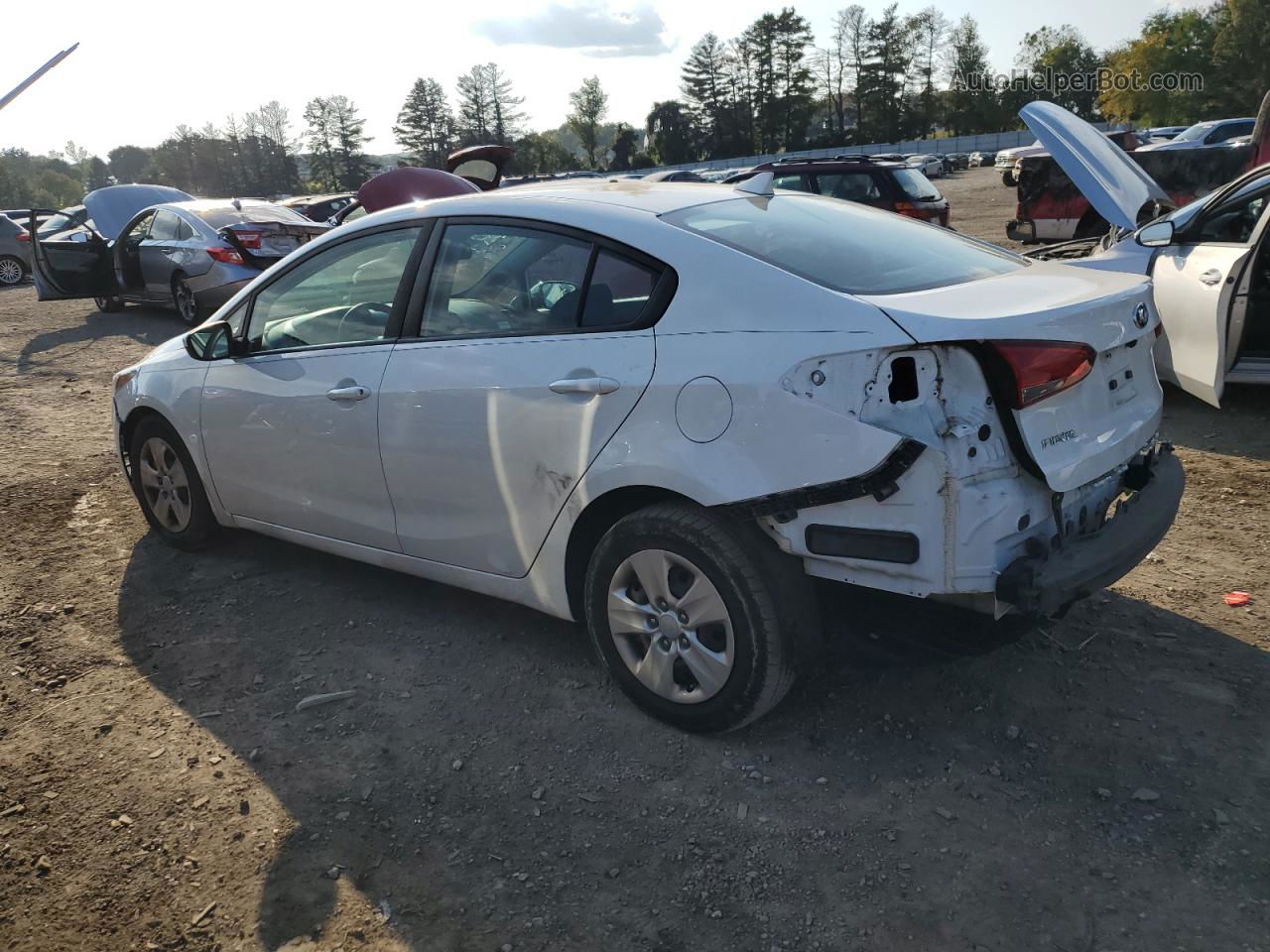 2017 Kia Forte Lx Белый vin: 3KPFK4A75HE006628