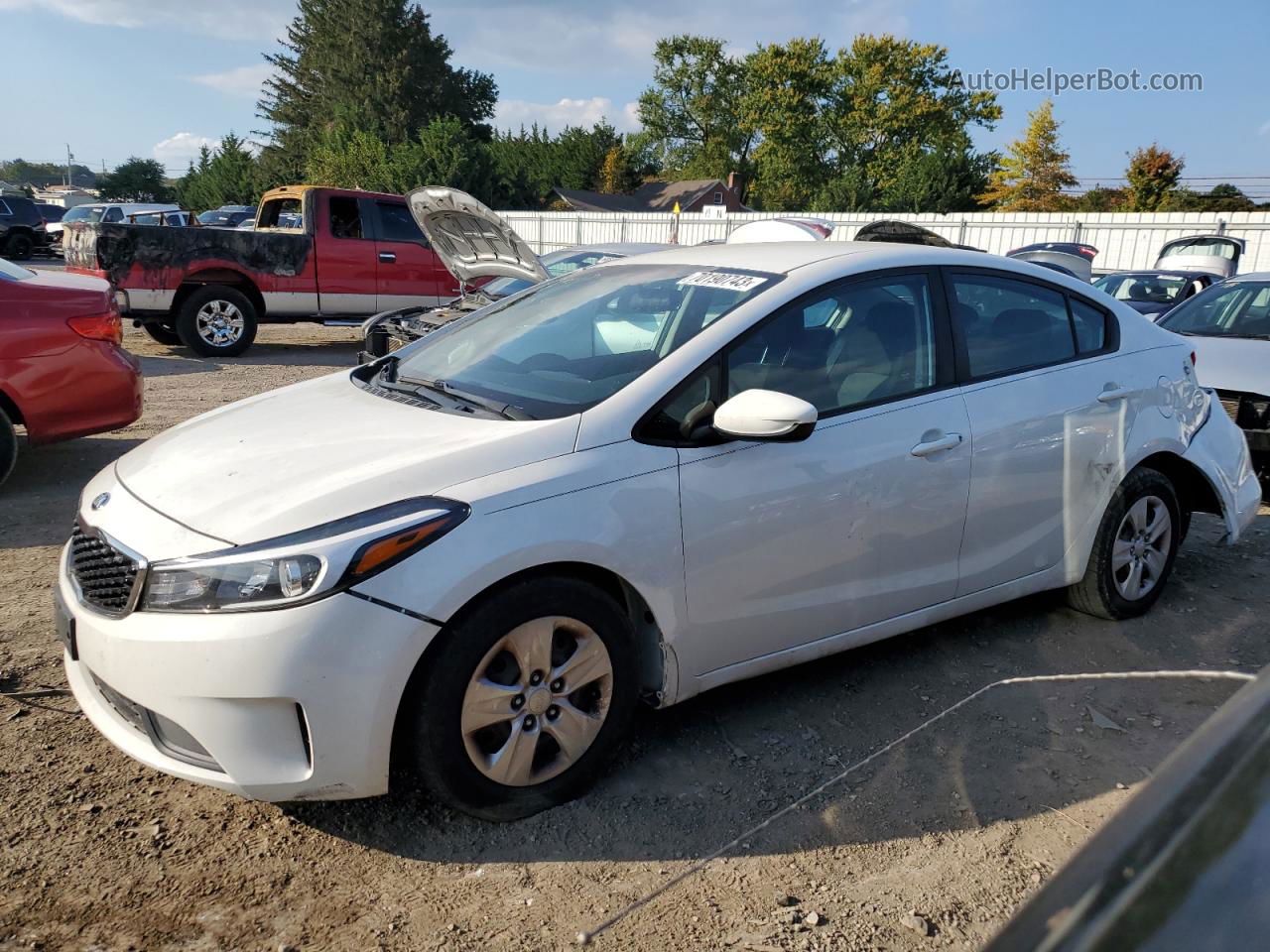 2017 Kia Forte Lx Белый vin: 3KPFK4A75HE006628