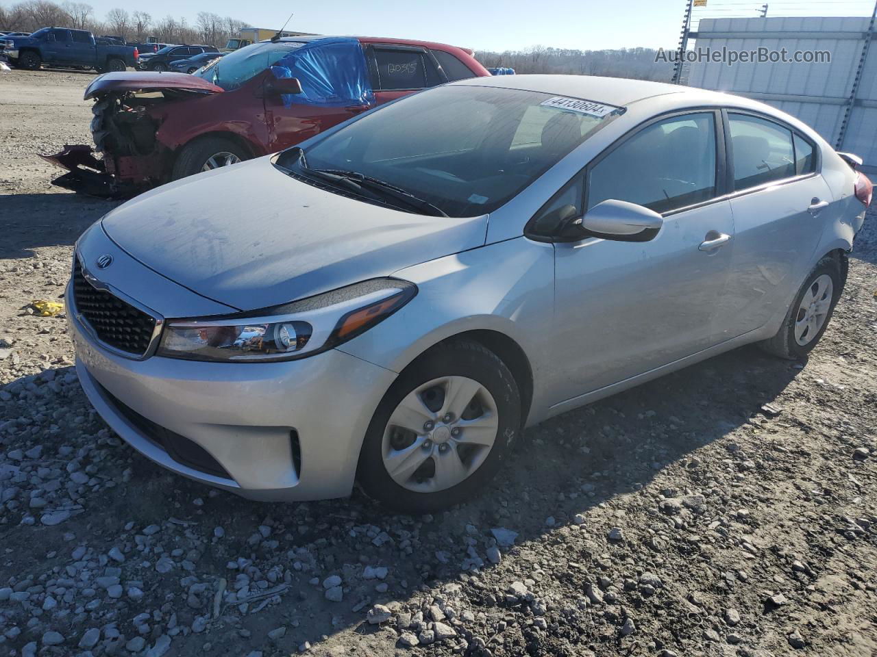 2018 Kia Forte Lx Silver vin: 3KPFK4A75JE211338