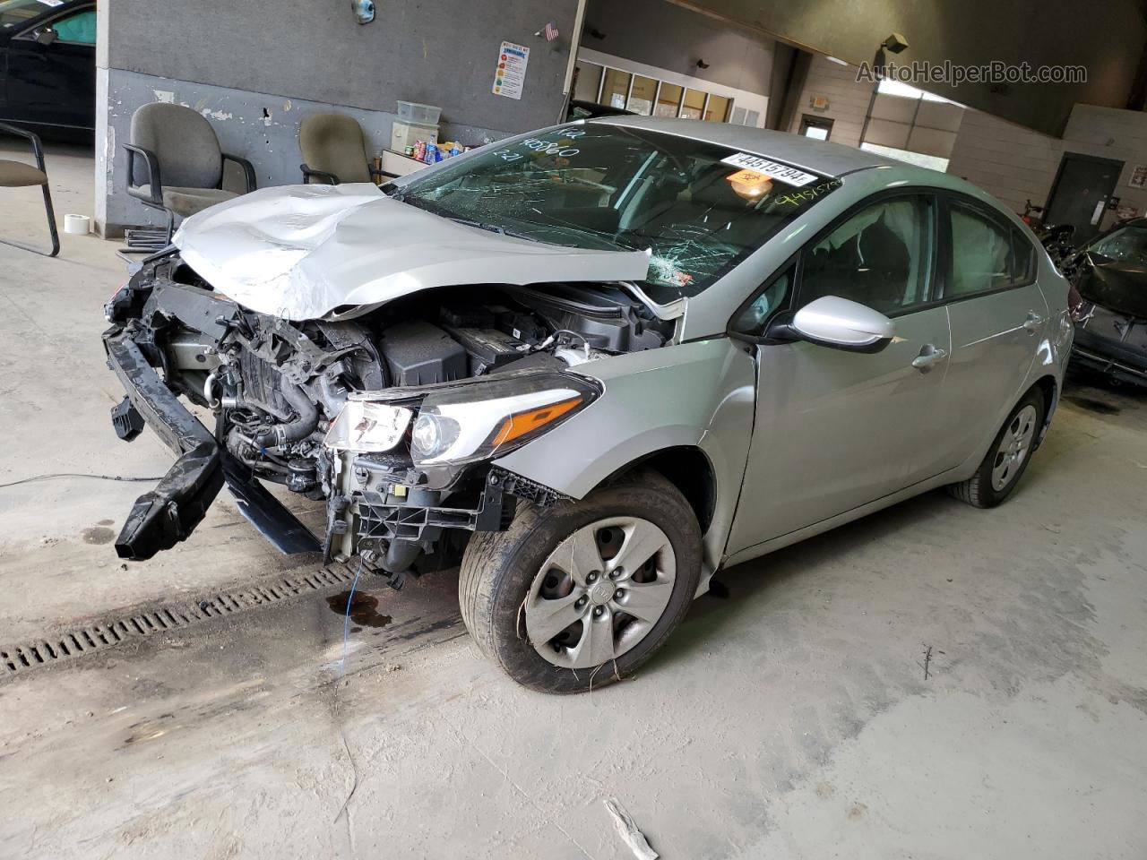 2018 Kia Forte Lx Silver vin: 3KPFK4A75JE217799