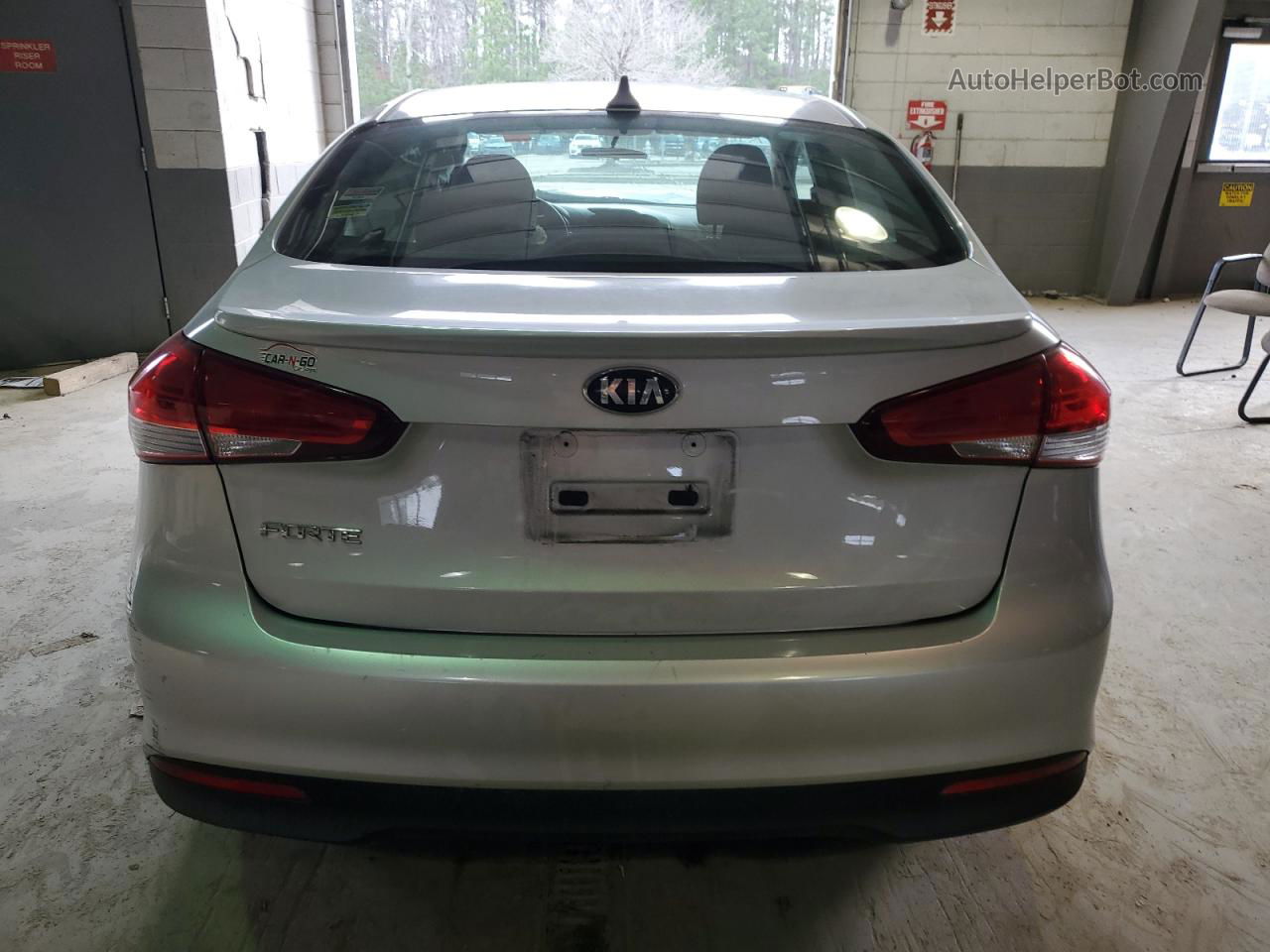 2018 Kia Forte Lx Silver vin: 3KPFK4A75JE217799