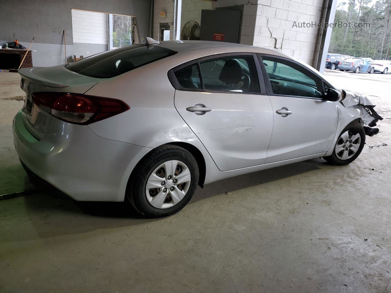 2018 Kia Forte Lx Silver vin: 3KPFK4A75JE217799