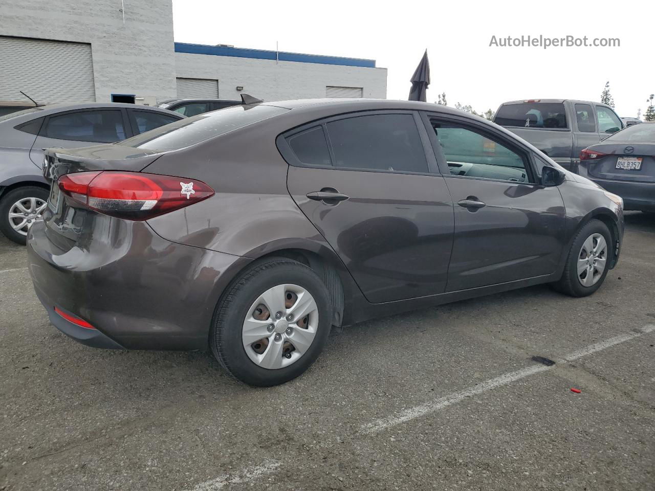 2018 Kia Forte Lx Brown vin: 3KPFK4A75JE226048