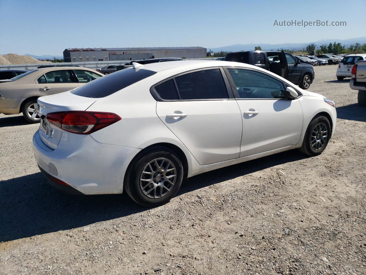 2017 Kia Forte Lx White vin: 3KPFK4A76HE040271