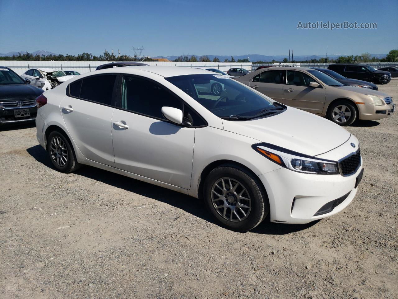 2017 Kia Forte Lx White vin: 3KPFK4A76HE040271