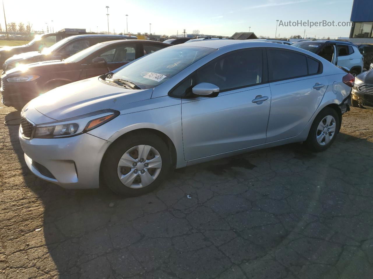 2017 Kia Forte Lx Silver vin: 3KPFK4A76HE095481