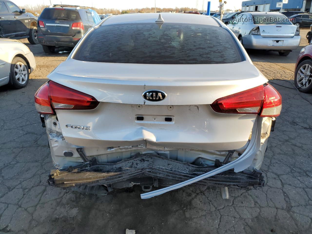 2017 Kia Forte Lx Silver vin: 3KPFK4A76HE095481