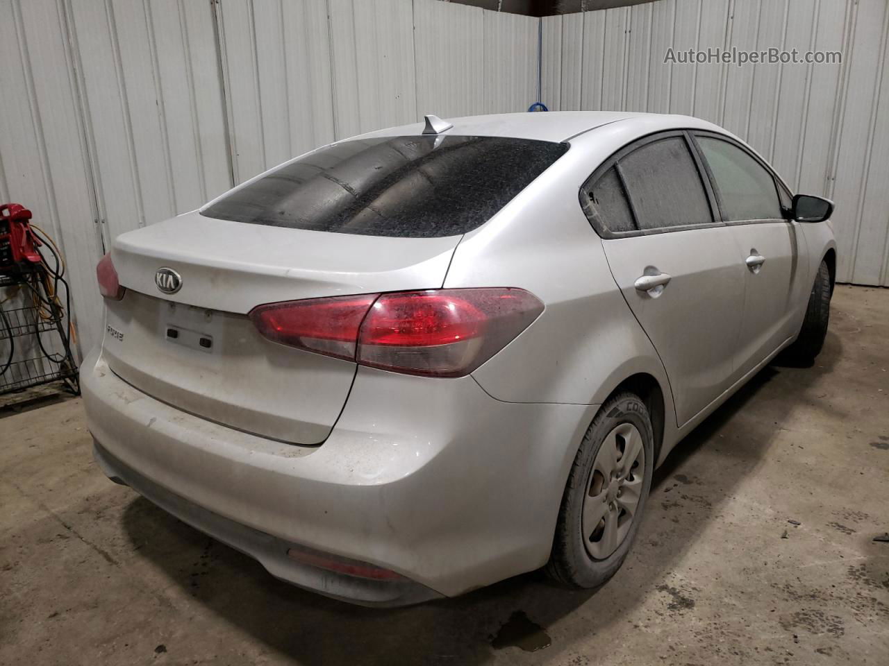 2018 Kia Forte Lx Silver vin: 3KPFK4A76JE191200