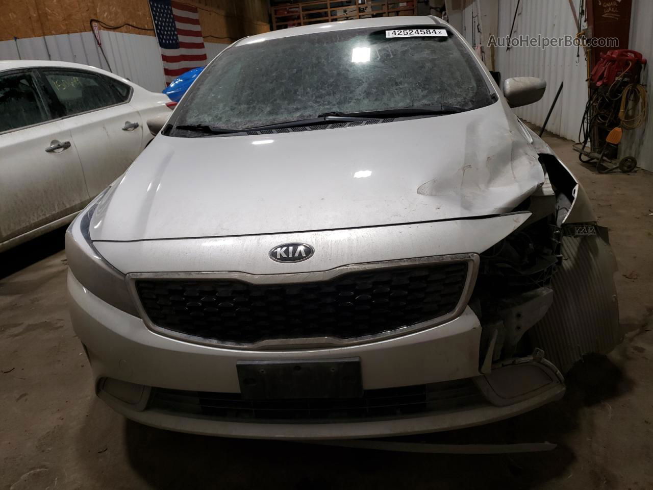 2018 Kia Forte Lx Silver vin: 3KPFK4A76JE191200