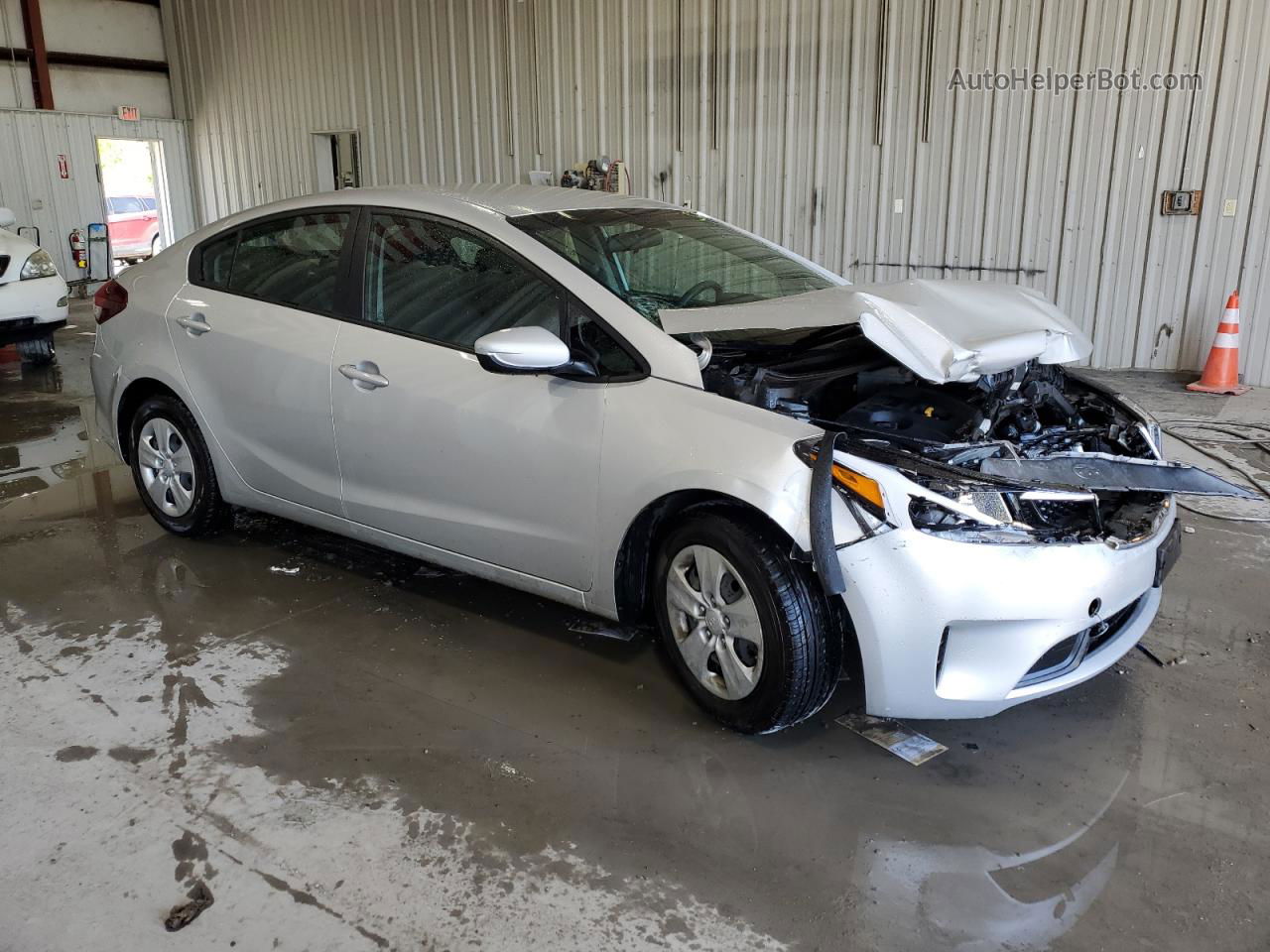 2018 Kia Forte Lx Silver vin: 3KPFK4A76JE214412