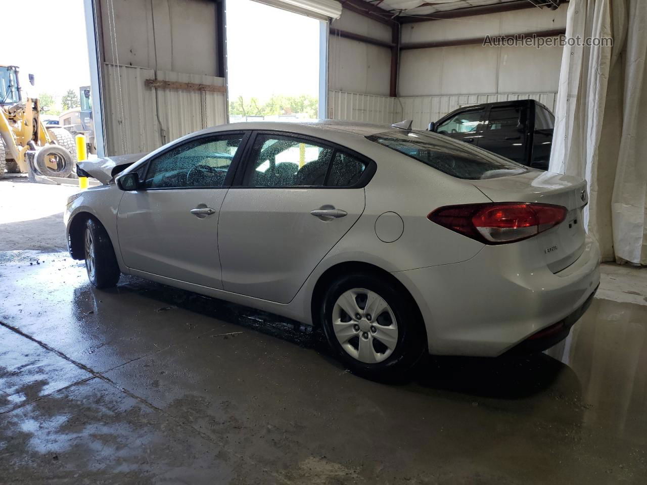 2018 Kia Forte Lx Silver vin: 3KPFK4A76JE214412