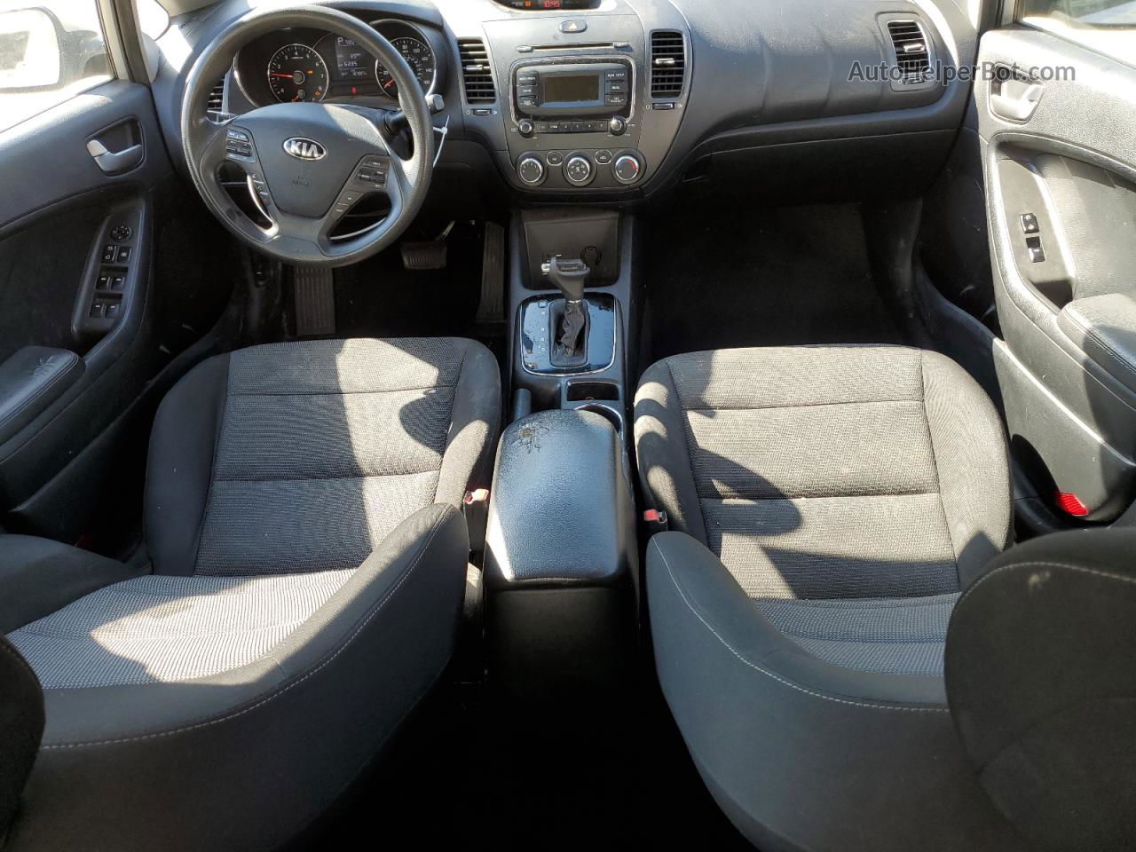 2018 Kia Forte Lx Silver vin: 3KPFK4A76JE215737