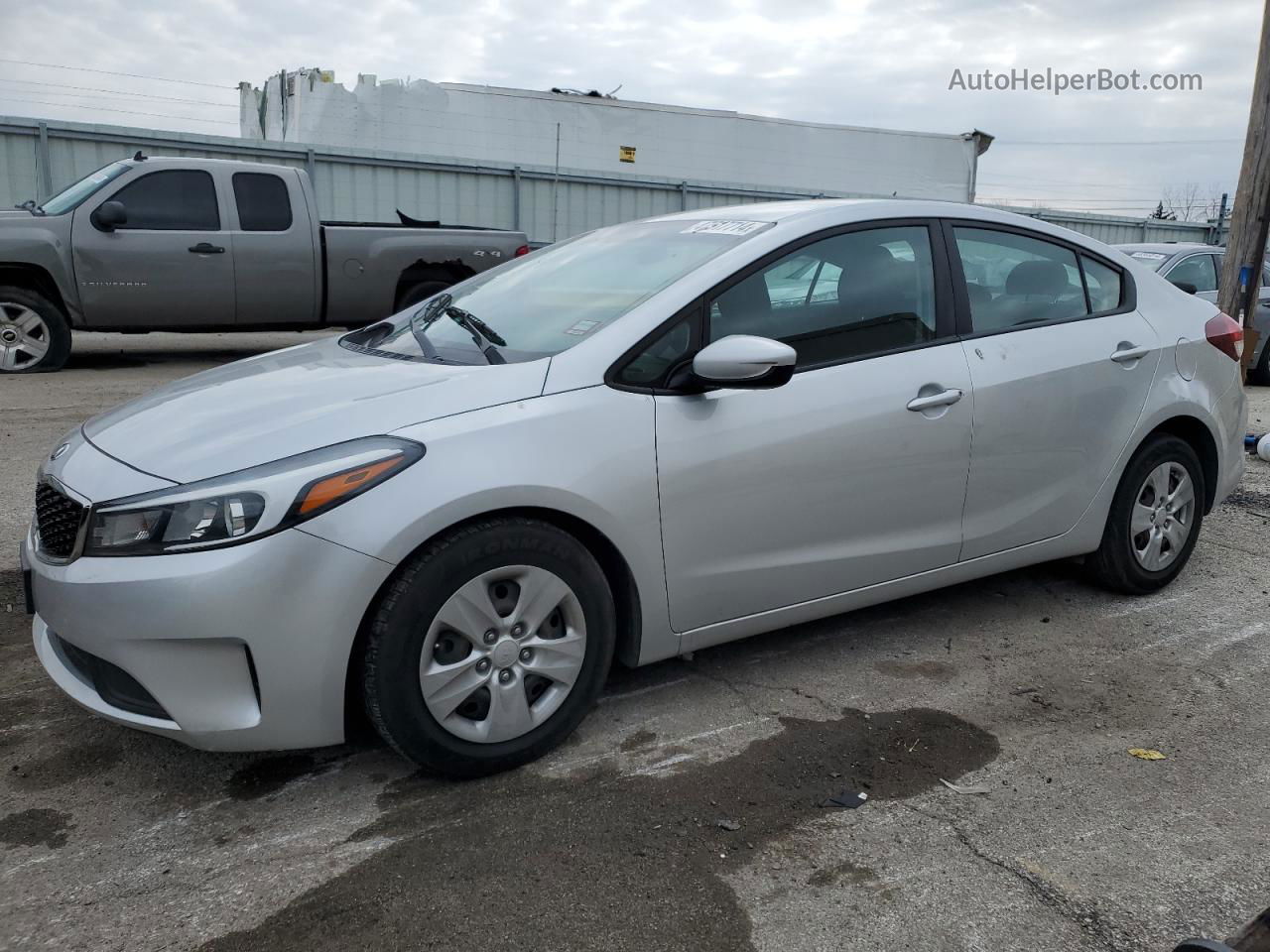 2018 Kia Forte Lx Silver vin: 3KPFK4A76JE246986