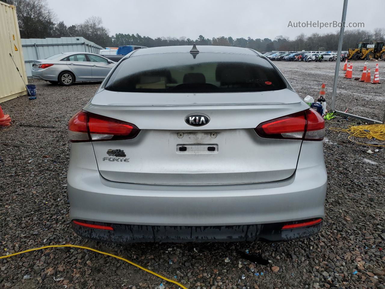 2017 Kia Forte Lx Silver vin: 3KPFK4A77HE017033