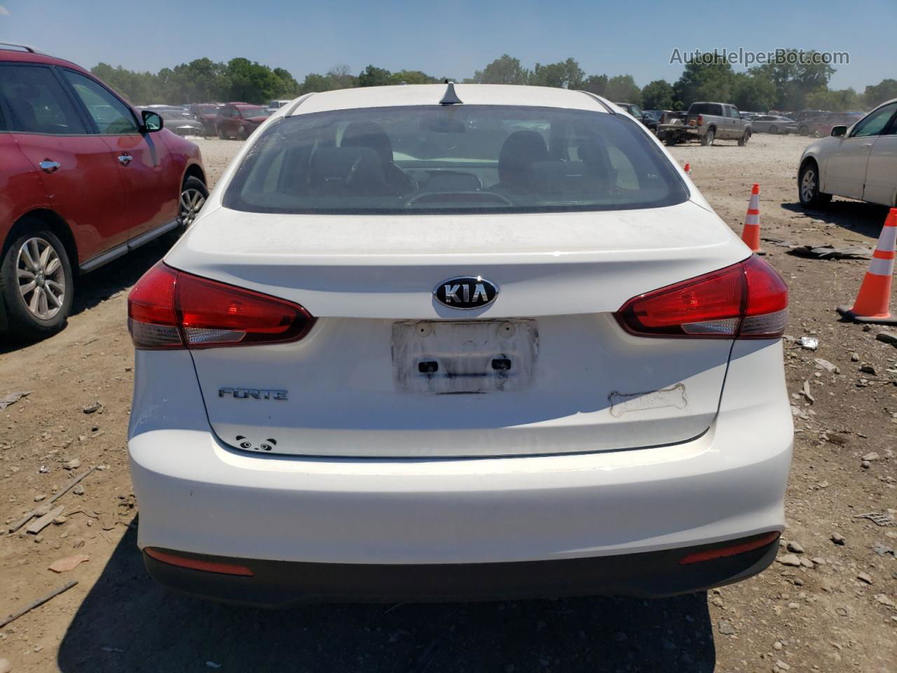 2017 Kia Forte Lx White vin: 3KPFK4A77HE084991