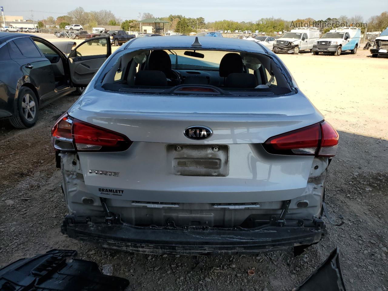 2018 Kia Forte Lx Silver vin: 3KPFK4A77JE195563