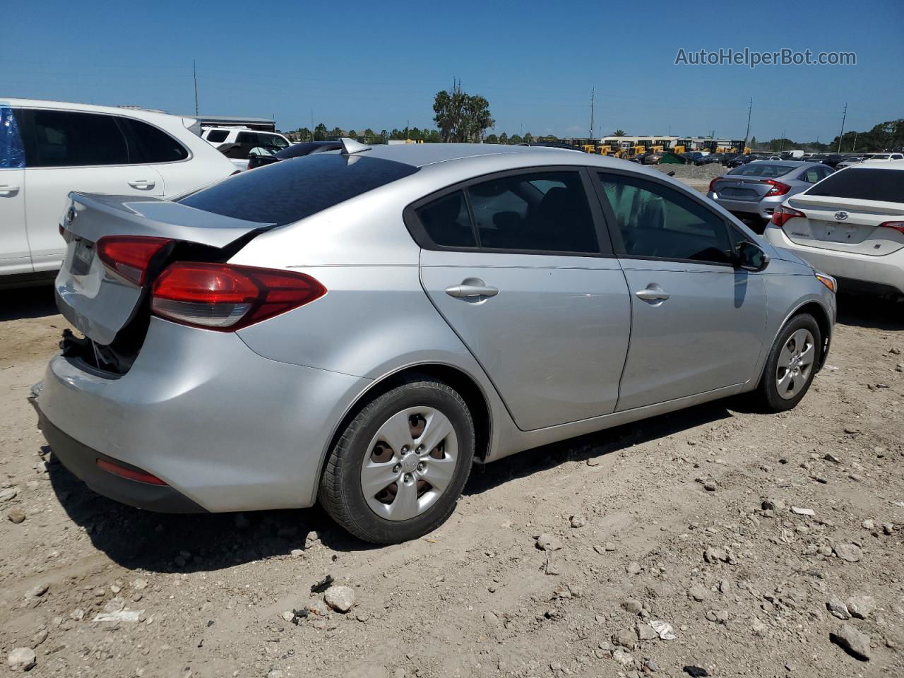 2017 Kia Forte Lx Silver vin: 3KPFK4A78HE022919