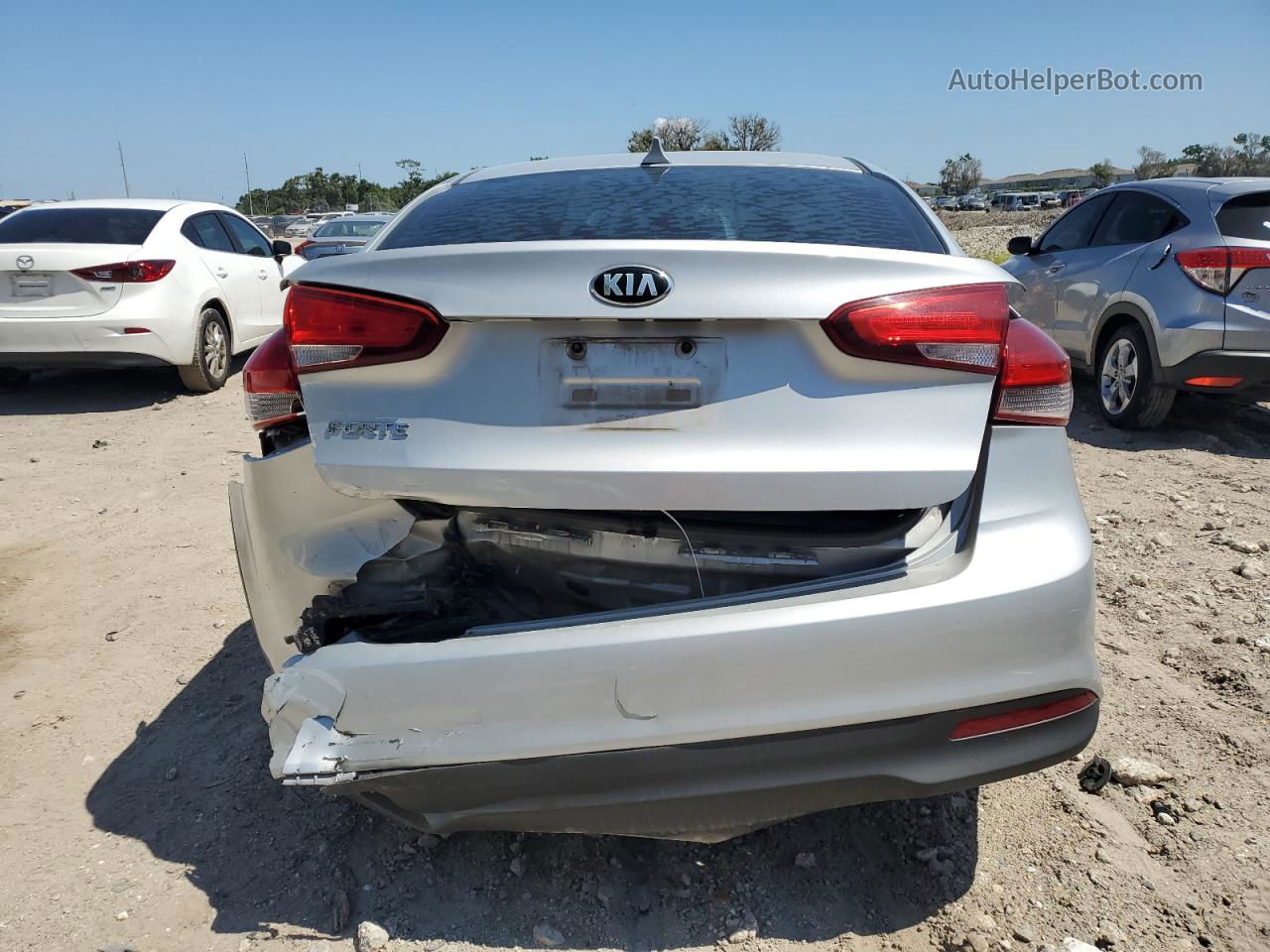 2017 Kia Forte Lx Silver vin: 3KPFK4A78HE022919