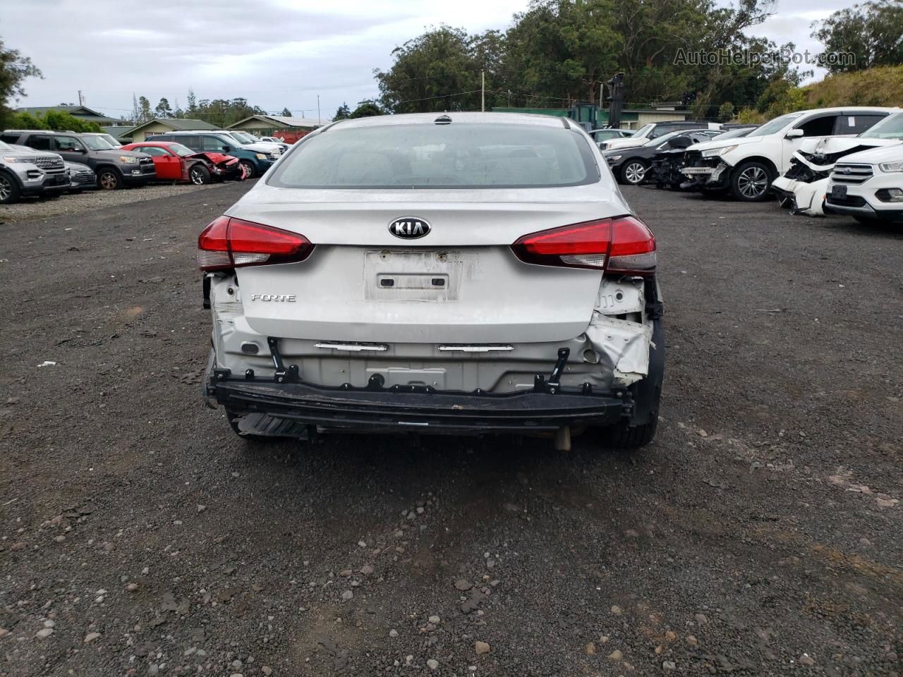 2018 Kia Forte Lx Silver vin: 3KPFK4A78JE188928