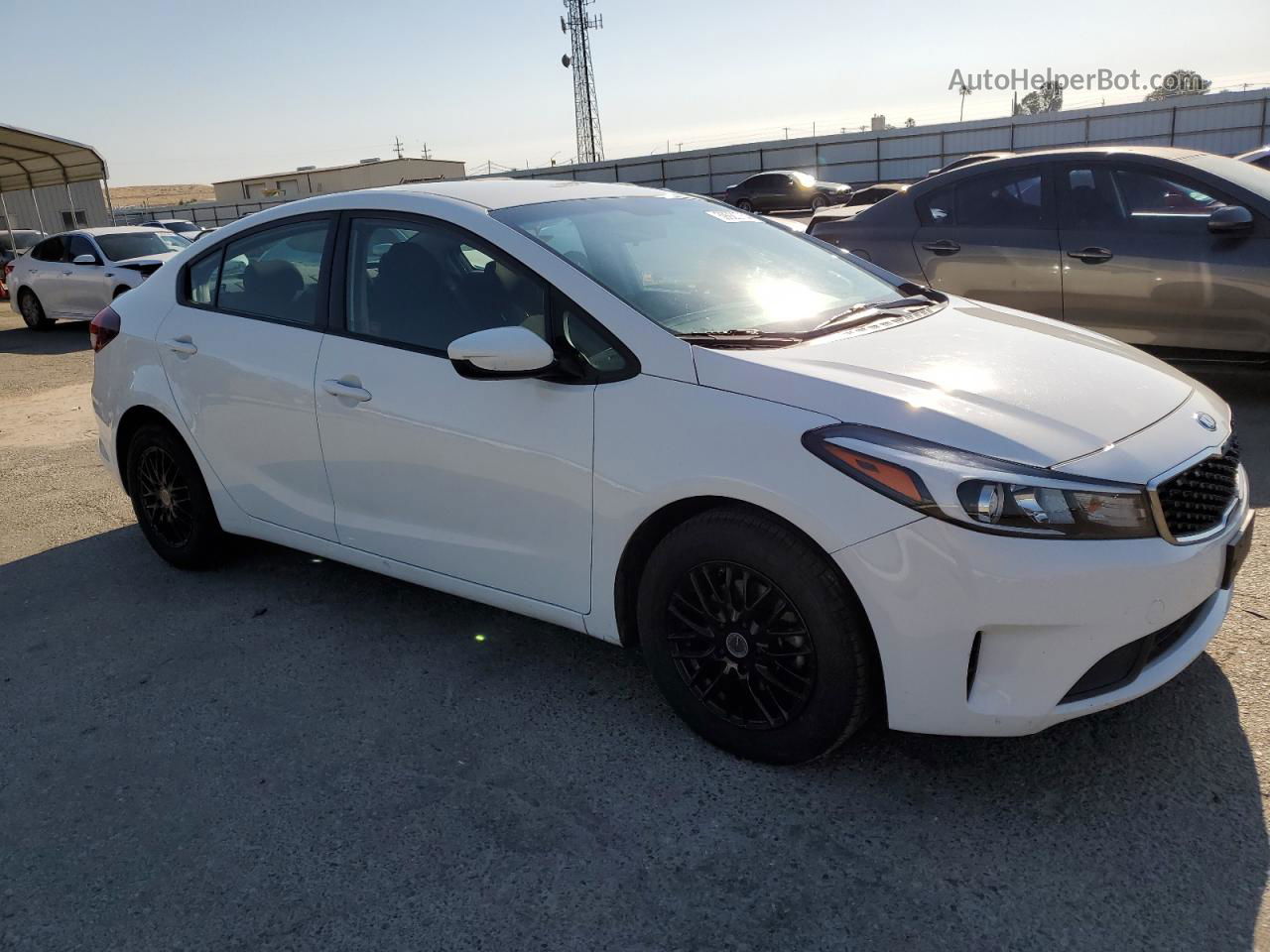 2018 Kia Forte Lx White vin: 3KPFK4A78JE227730