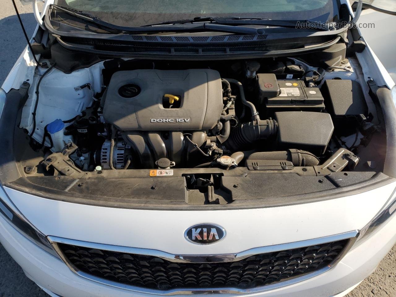 2018 Kia Forte Lx White vin: 3KPFK4A78JE227730