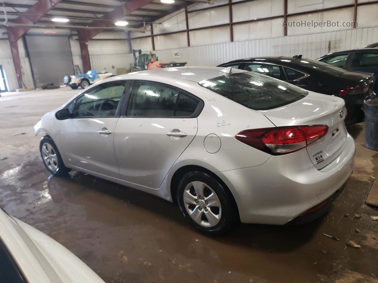 2018 Kia Forte Lx Silver vin: 3KPFK4A78JE280332