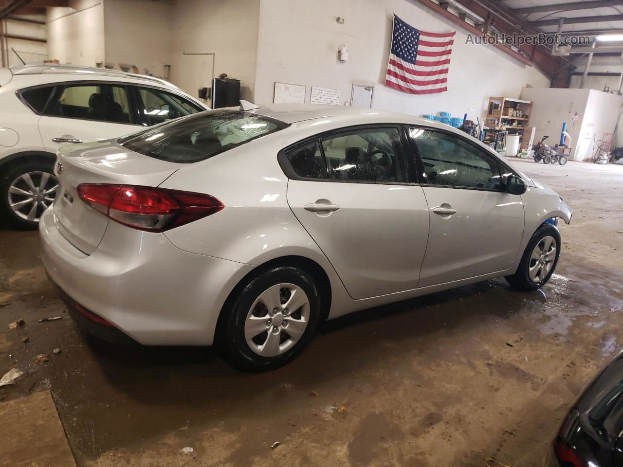 2018 Kia Forte Lx Silver vin: 3KPFK4A78JE280332